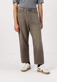 Свободные джинсы Свободные джинсы