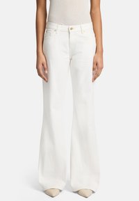 Клешеные джинсы Клешеные джинсы