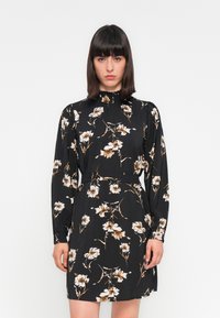 Короткое платье Короткое платье