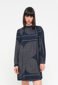 Короткое платье Короткое платье