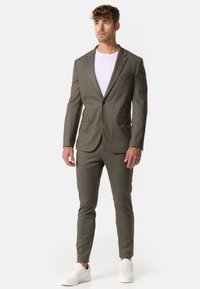 Костюм Костюм