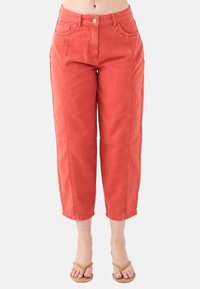 Короткие джинсы Короткие джинсы