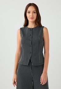 Жилет Жилет