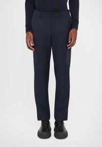 Брюки с накладными карманами Брюки с накладными карманами