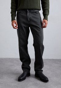 Прямые джинсы Прямые джинсы