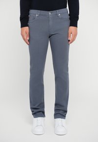 Узкие джинсы Узкие джинсы