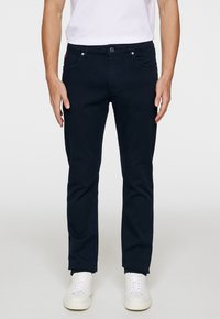 Узкие джинсы Узкие джинсы