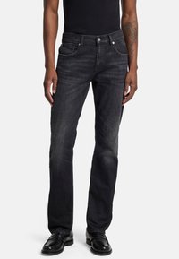 Прямые джинсы Прямые джинсы