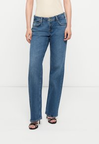 Клешеные джинсы Клешеные джинсы