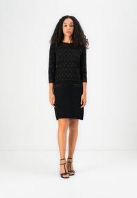 Вязаное платье Вязаное платье