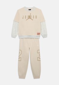 Набор одежды Набор одежды