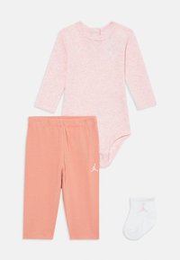 Набор одежды Набор одежды