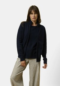 Длинный жилет Длинный жилет