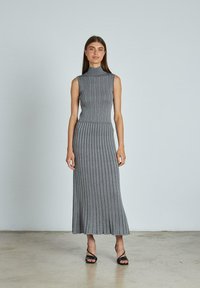 Вязаное платье Вязаное платье