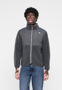 Флисовая куртка Флисовая куртка