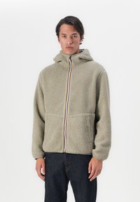 Флисовая куртка Флисовая куртка