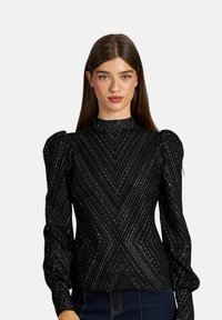 Пуловер Пуловер