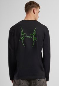 Лонгслив Лонгслив