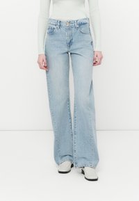 Свободные джинсы Свободные джинсы