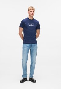 Прямые джинсы Прямые джинсы