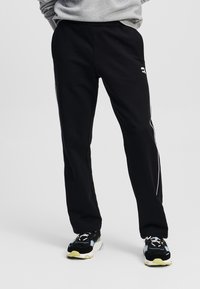 Спортивные штаны Спортивные штаны