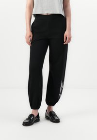 Спортивные штаны Спортивные штаны