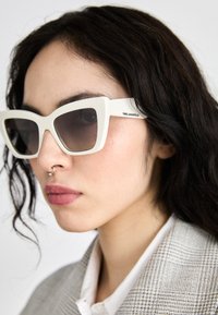 Солнечные очки Солнечные очки