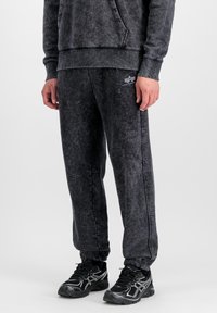 Спортивные штаны Спортивные штаны