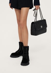 Ботинки Ботинки