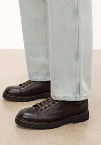 Ботинки на шнуровке Ботинки на шнуровке