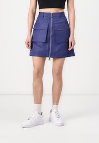 Юбка с накладными карманами Юбка с накладными карманами