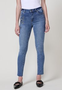 Джинсы Джинсы