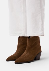 Ковбойские сапожки Ковбойские сапожки