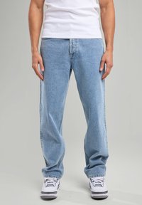 Прямые джинсы Прямые джинсы