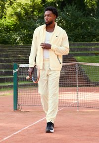 Спортивный костюм Спортивный костюм