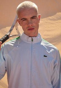 Спортивный костюм Спортивный костюм