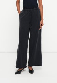 Спортивные штаны Спортивные штаны