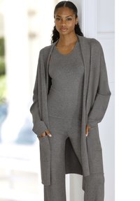 Длинный кардиган Длинный кардиган