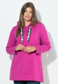 Пуловер с капюшоном Пуловер с капюшоном