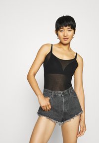 Топ на бретельках Топ на бретельках