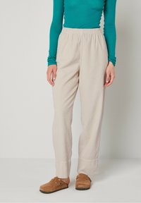 Прямые брюки Прямые брюки