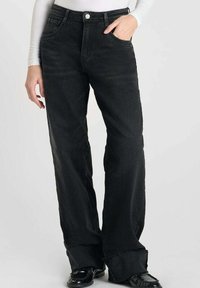 Свободные джинсы Свободные джинсы