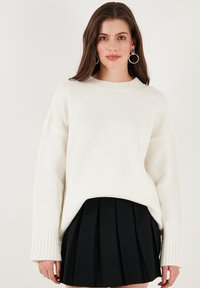 Длинный пуловер Длинный пуловер