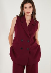 Длинный жилет Длинный жилет