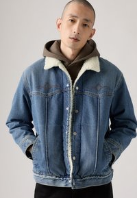 Джинсовая куртка Джинсовая куртка