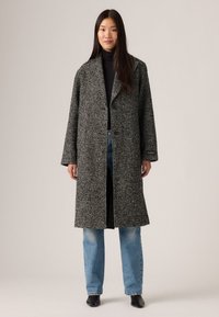 Шерстяное пальто Шерстяное пальто