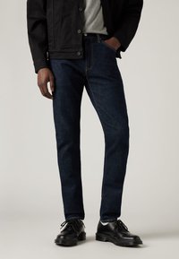 Узкие джинсы Узкие джинсы