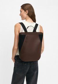 Кожаный рюкзак Кожаный рюкзак