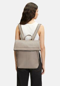 Кожаный рюкзак Кожаный рюкзак