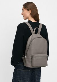 Кожаный рюкзак Кожаный рюкзак